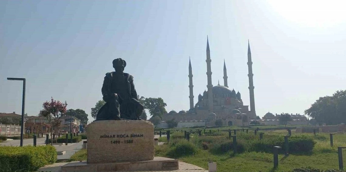 Komşuda çıkan yangının dumanı Edirne’ye ulaştı