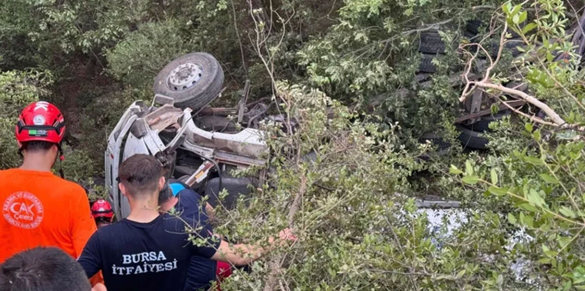 Bursa'da yangına su taşıyan tanker devrildi! 3 kişi hayatını kaybetti