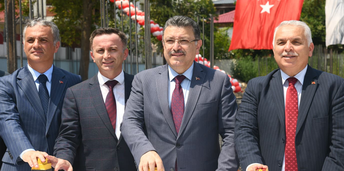 Yomra Vakfı Anadolu Lisesi’ne Büyükşehirden destek