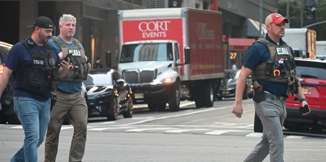 ABD'nin New York kentinde silahlı saldırı: 1'i polis 4 kişiyi öldürdü