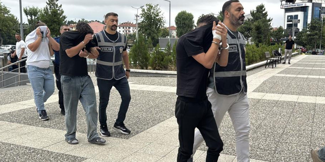 200 bin liralık alkol çaldılar: 