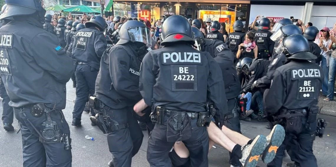 Alman polisinden Filistin'e destek eylemi yapanlara sert müdahale