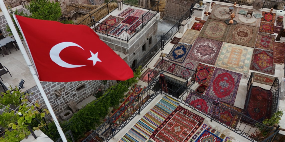 Yıllanmış halılar serildi, renk cümbüşü ortaya çıktı
