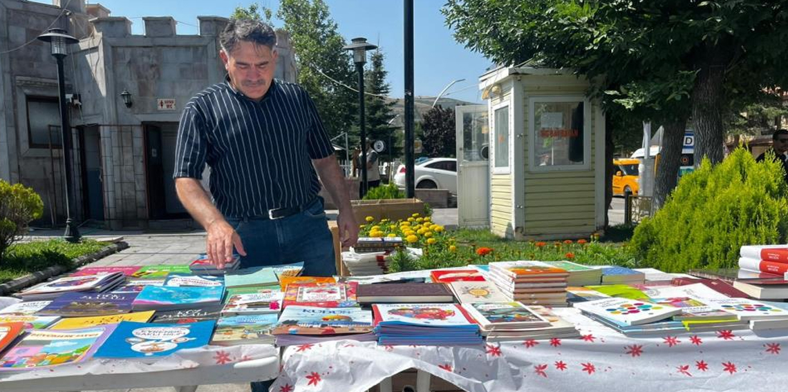 Bayburt’ta yetimler ve ihtiyaç sahibi aileler için hayır çarşısı açıldı