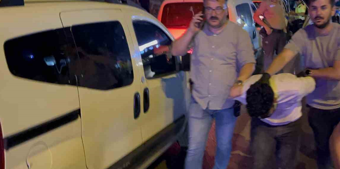 Göçmen kaçakçıları polisten kaçarken kaza yaptı