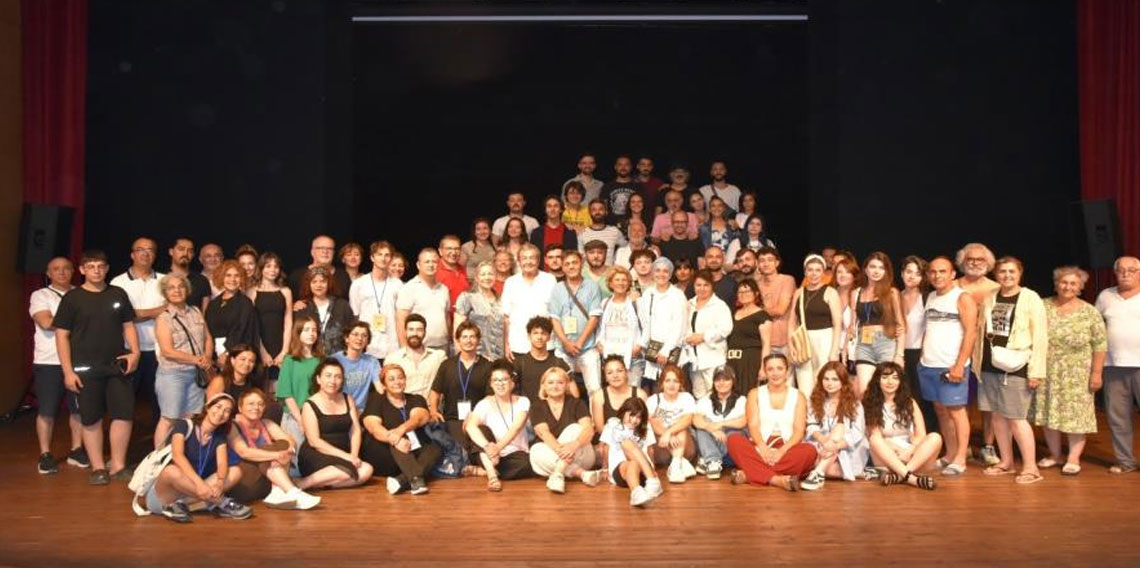 12. Tiyatro Köyü sakinleri tiyatronun duayenleri ile buluştu