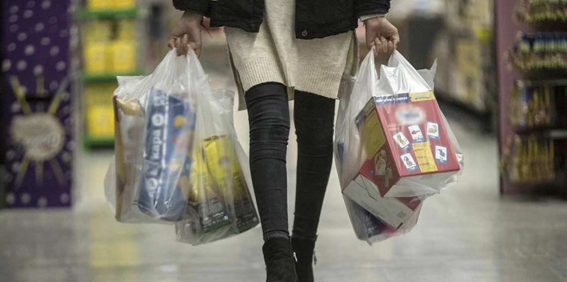 Marketlerde yeni dönem: Plastik poşet satmayana ceza geliyor!