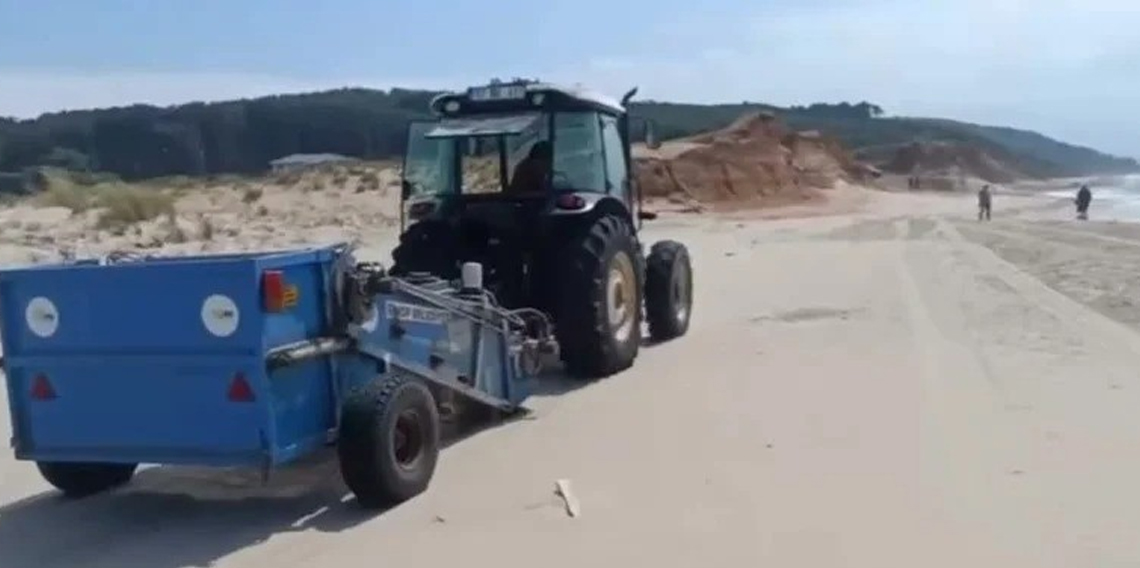 Sarıkum sahilinde temizlik mesaisi