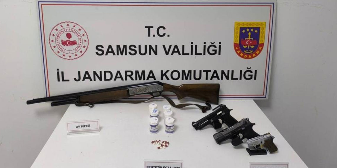 Samsun'da jandarma uyuşturucu hap ve silah ele geçirdi
