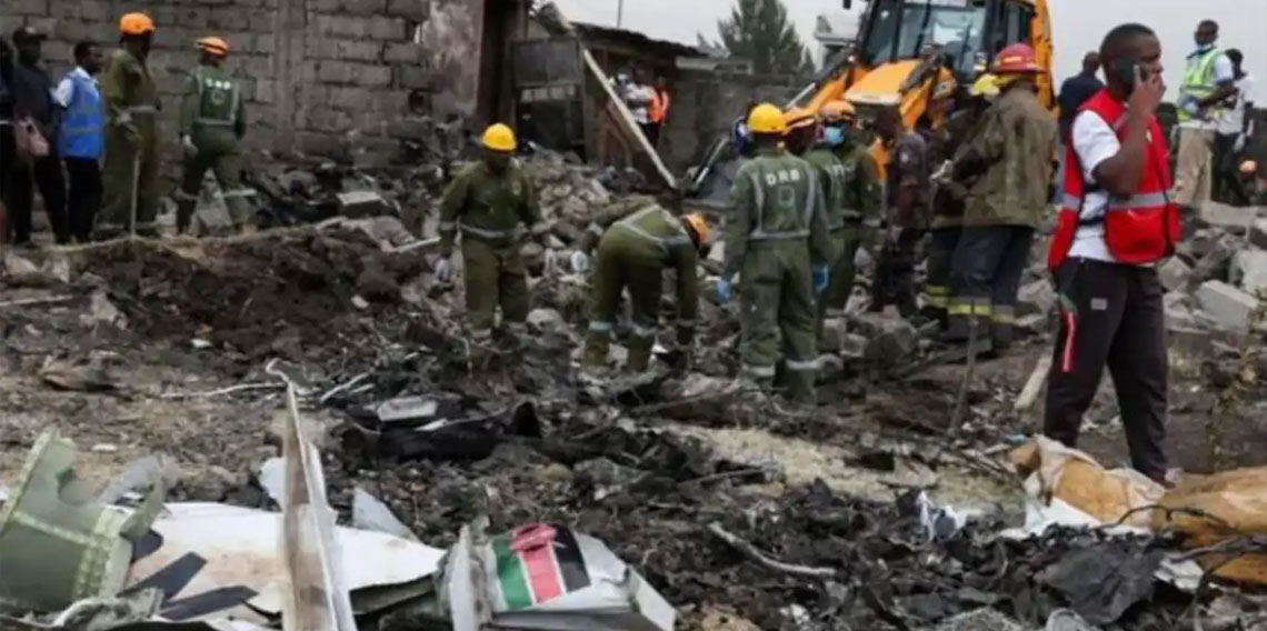 Kenya'da sağlık personelini taşıyan uçak düştü: 6 kişi hayatını kaybetti