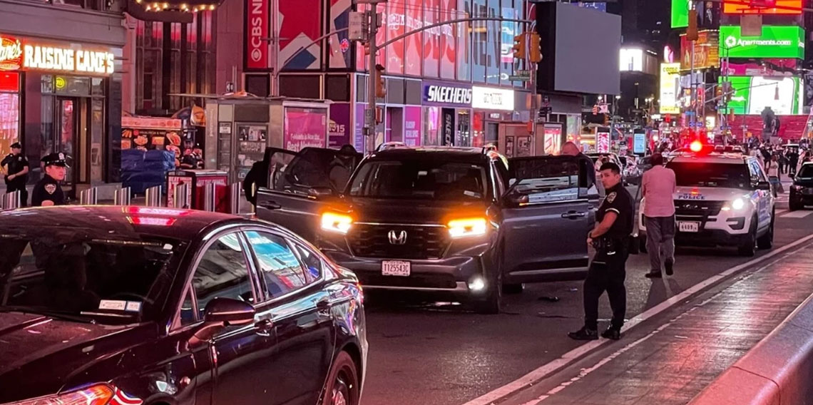 New York'un Times Meydanı'nda silah sesleri: 3 kişi vuruldu