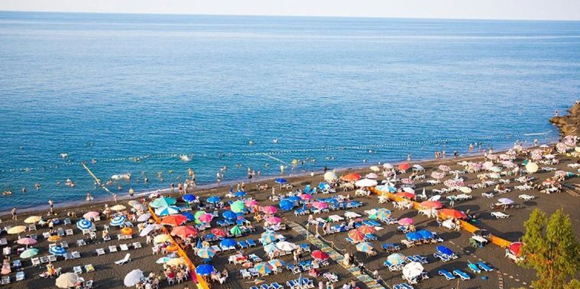 Trabzon'da denize girme yasağı bugün de sürüyor...
