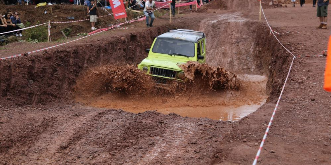 Artvin'in Kafkasör Yaylası'nda nefes kesen off-road heyecanı