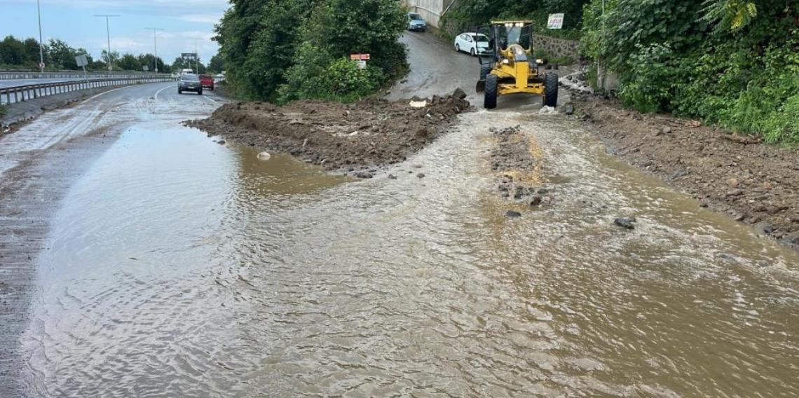 Rize'de şiddetli yağışlar hayatı olumsuz etkiledi