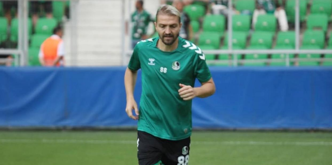 Caner Erkin ilk maçında kırmızı kart gördü