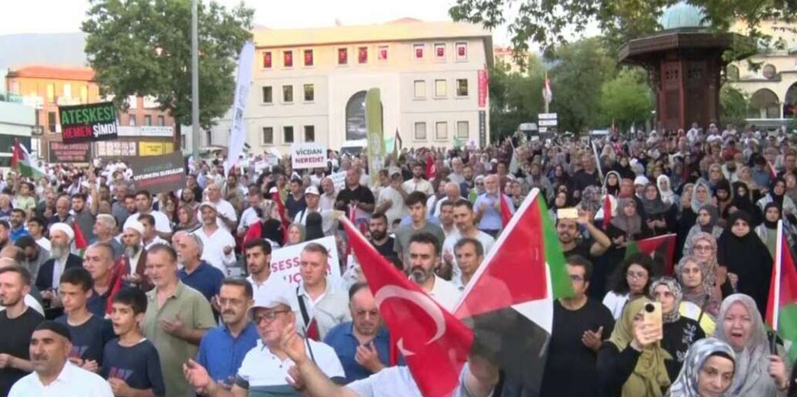 Bursa’da yüzlerce kişi Gazze için yürüdü