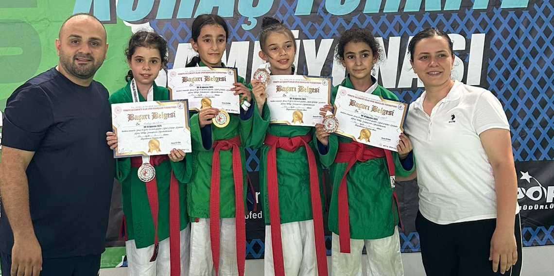 Trabzonlu Minik Sporculardan Türkiye Kuraş Şampiyonası’nda Çifte Şampiyonluk