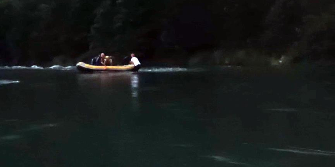Harşit Çayı’nda balık tutan 2 genç mahsur kaldı