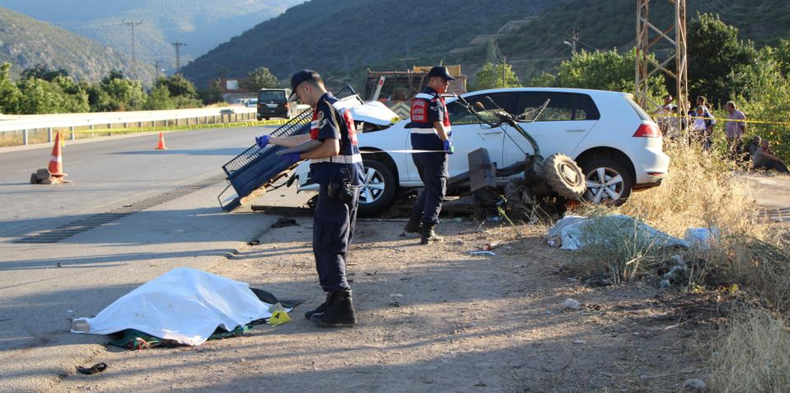 Amasya'da otomobil patpatla çarpıştı
