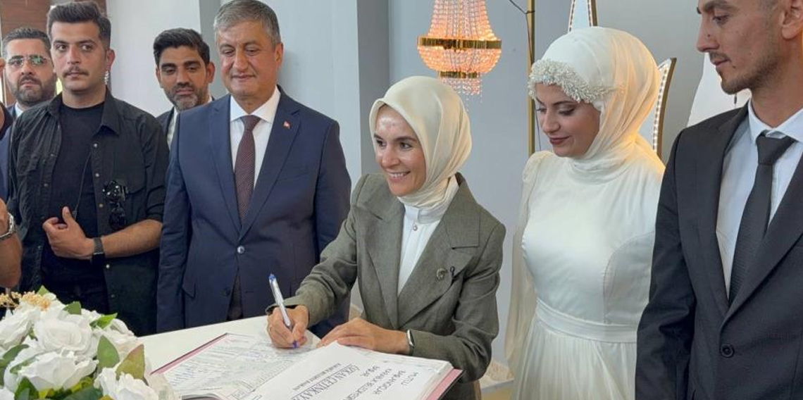 Bakan Göktaş, Karabük’te gençlerin nikah şahidi oldu