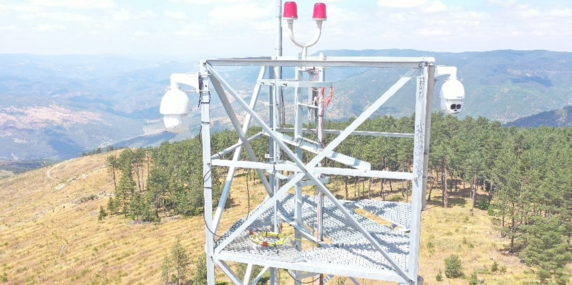 Ormanlar gözetleme kuleleri ve dronlarla korunuyor