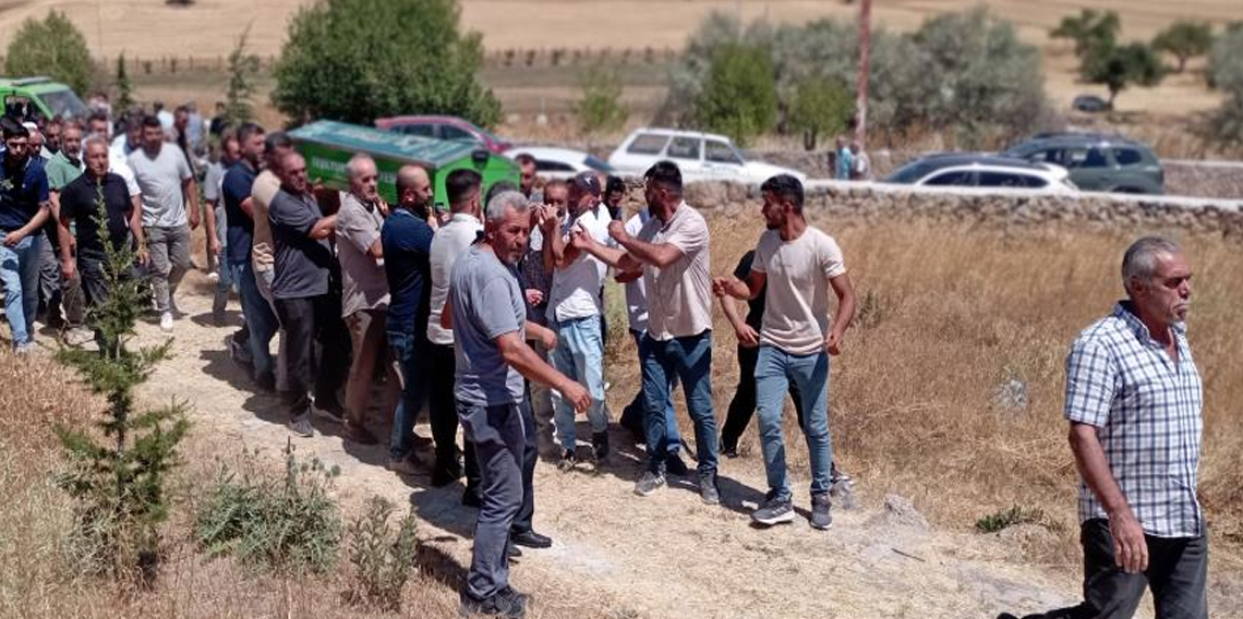 Traktörden atlayarak hayatını kaybeden Südüpak son yolculuğuna uğurlandı