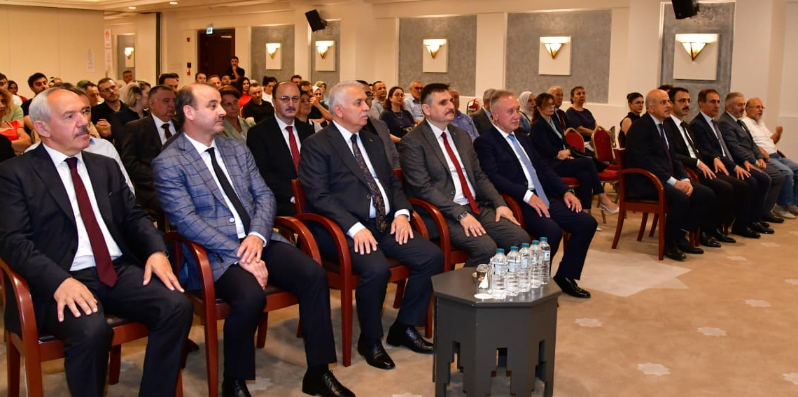 Vali Aziz Yıldırım “Yaşlılık Çalıştayı 2025” Programına Katıldı 