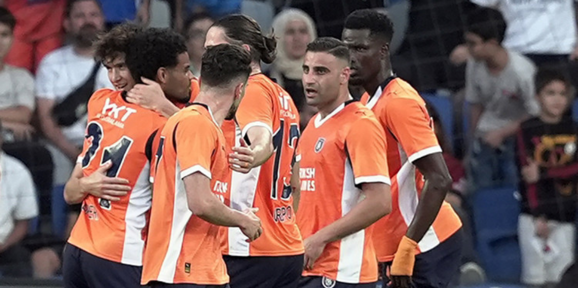 Başakşehir play off'a kaldı! Erteleme istedi