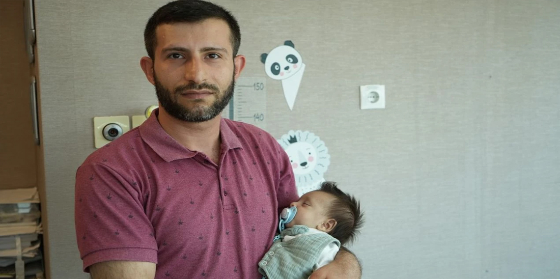 Ameliyat edilen 5 günlük bebekten, 400 gramlık tümör çıkarıldı