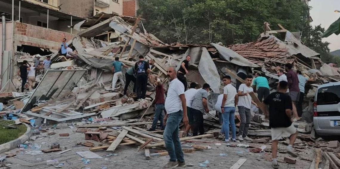 Balıkesir'de art arda depremler! Sındırgı beşik gibi sallanıyor