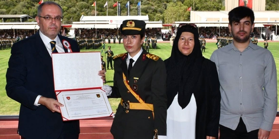 Ömer Halisdemir'in kızı Elif Nur Halisdemir teğmen oldu