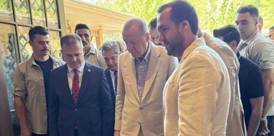 Cumhurbaşkanı Erdoğan'ın yazlık takım elbisesi gündem oldu