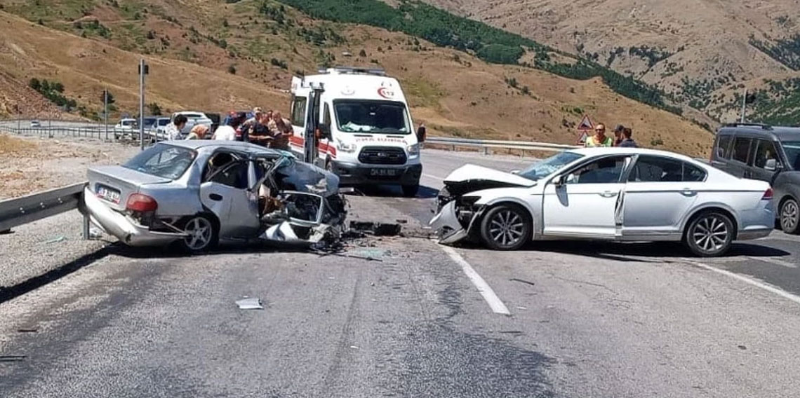 Erzincan'da feci kaza! 3 kişi hayatını kaybetti