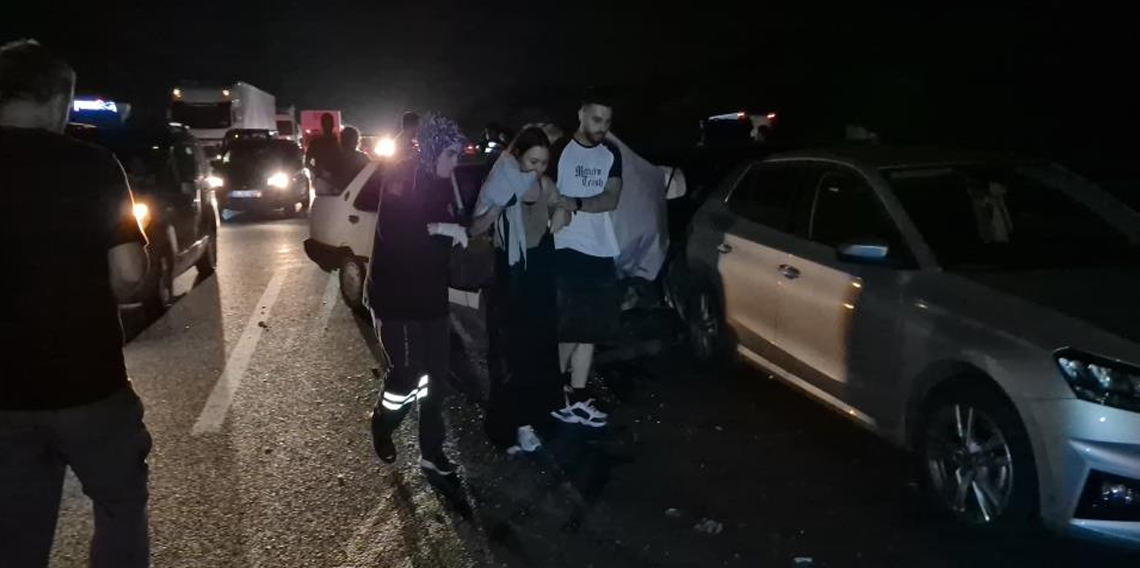 Anadolu Otoyolu'nda zincirleme kaza: 4 yaralı
