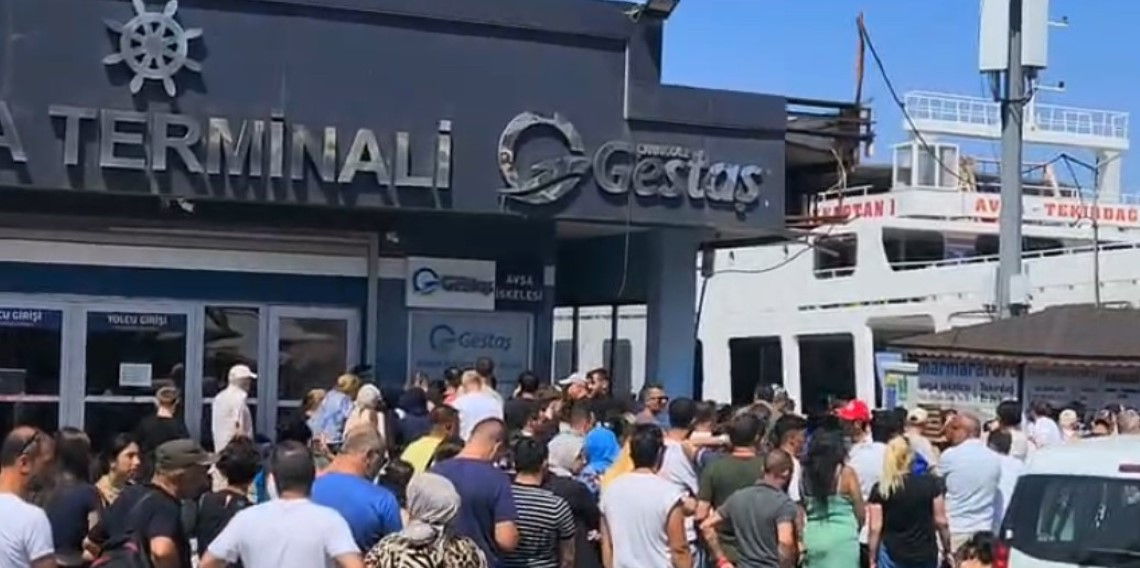 Fırtına gemi seferlerini iptal ettirdi