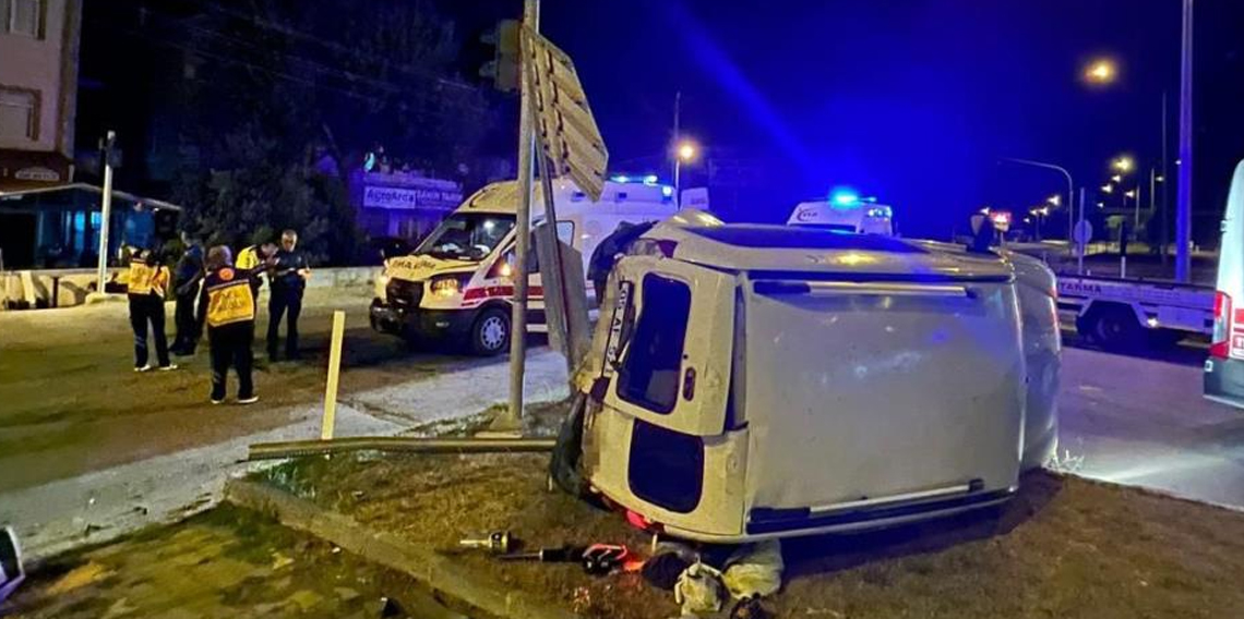 Amasya’da hafif ticari araç ile ambulans çarpıştı: 5 yaralı
