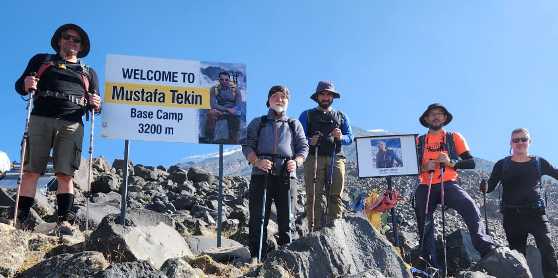 ATAK Ekibinden Ağrı Dağı Zirvesine Anlamlı Tırmanış