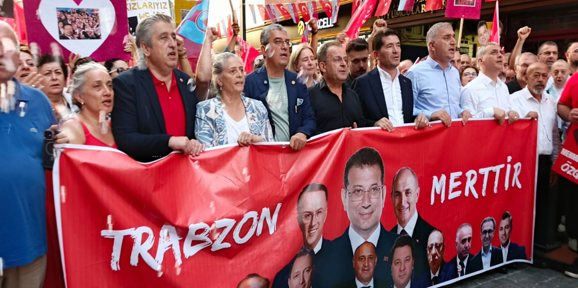 Trabzon’da Ekrem İmamoğlu İçin “Adalet ve Özgürlük” Yürüyüşü Düzenlendi
