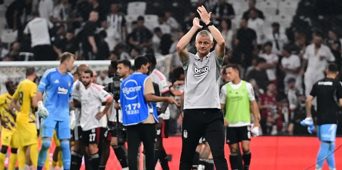 Beşiktaş tribünleri Ole Gunnar Solskjaer'i ıslıkladı!