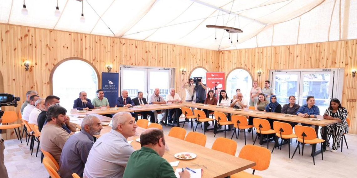 Düzce Üniversitesi Bilim Kafe ile bilimi toplumla buluşturmayı sürdürüyor
