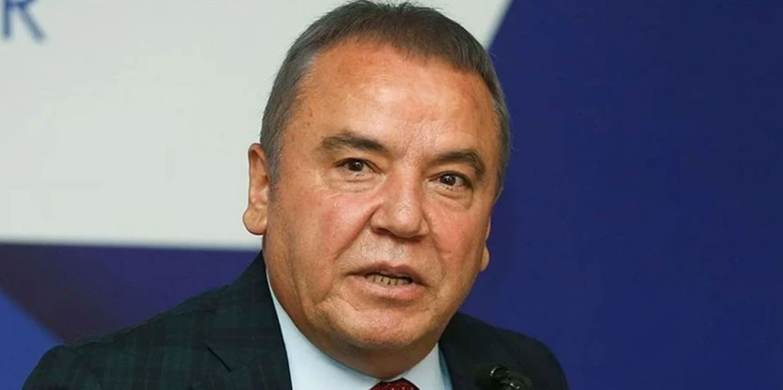 Muhittin Böcek'in oğlu havalimanında gözaltına alındı