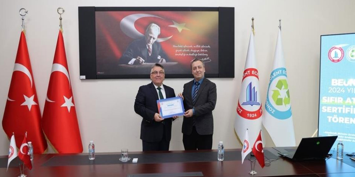 BEUN'da Sıfır Atık kapsamında en başarılı birimlere bayrak ve sertifika ödülü
