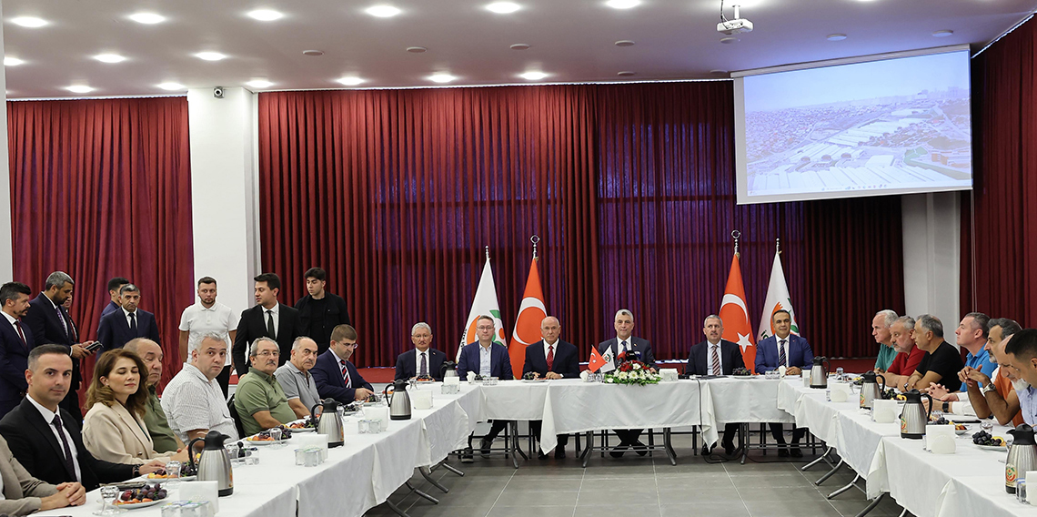 Ticaret Bakanı Ömer Bolat, gıda toptancıları ile bir araya geldi