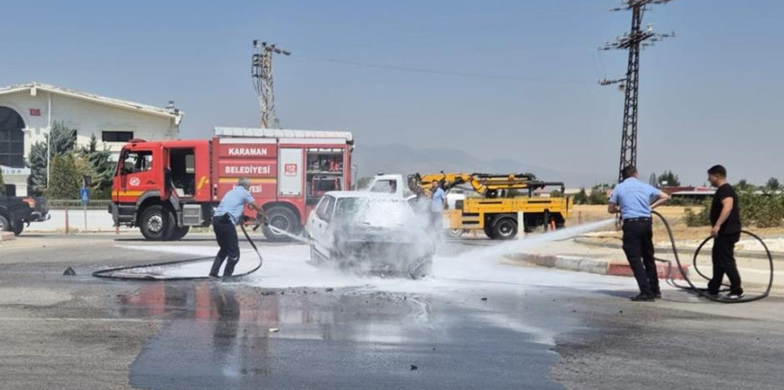 Karaman’da seyir halindeki otomobil alev alev yandı