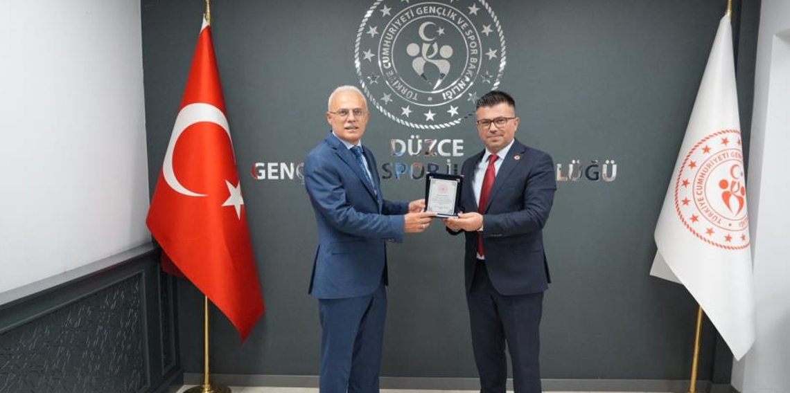 Düzce Gençlik ve Spor İl Müdürlüğü'nde devir teslim töreni gerçekleştirildi