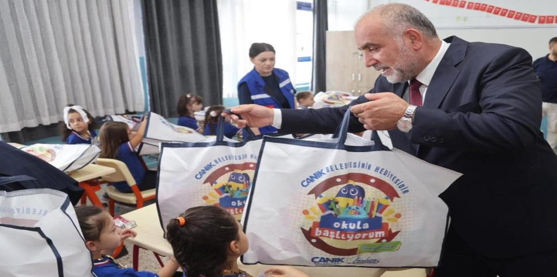 Canik Belediyesi’nden öğrencilere çanta ve kırtasiye desteği
