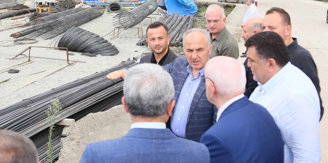 Rize'de Millet Bahçesi Camii İnşaatında İnceleme