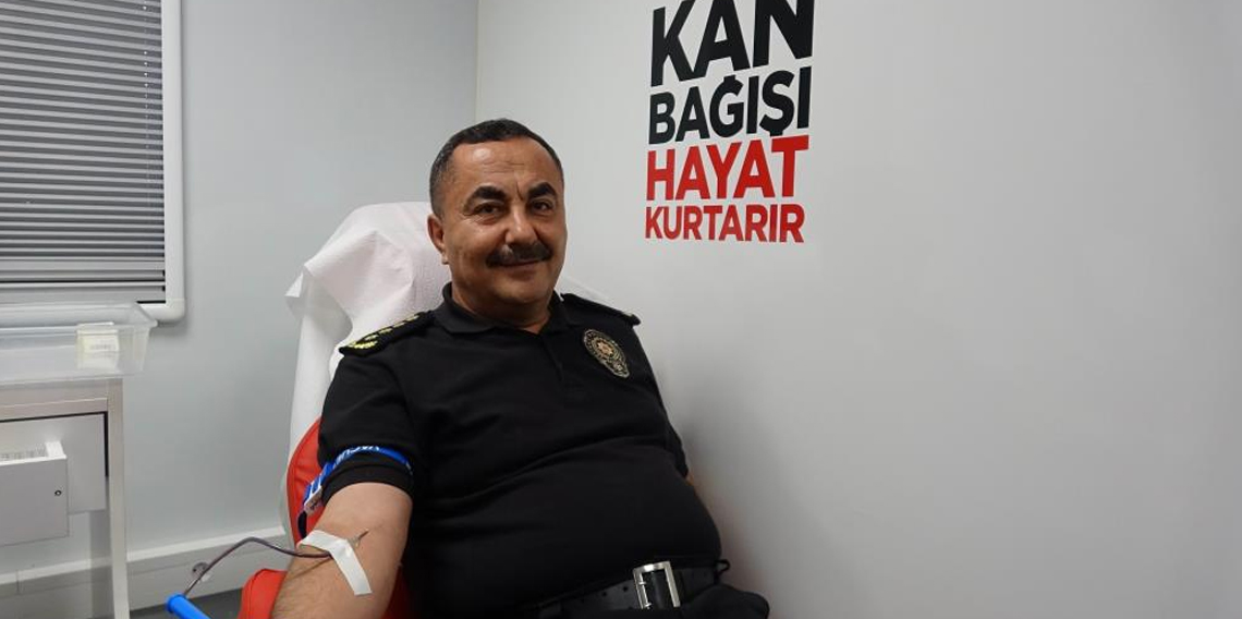 Türk polisinden kan bağışı kampanyasına destek