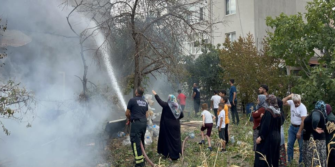 Tekirdağ’da korkutan yangın: İçeride kalan kedilere ağladılar