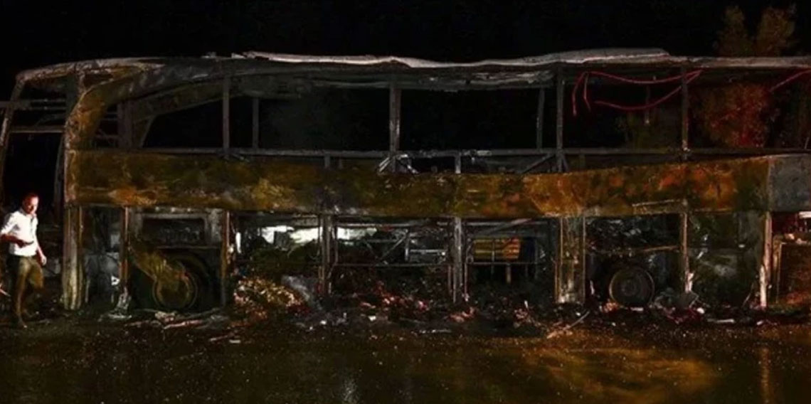 Seyir halinde yandı, 36 yolcu kurtarıldı!